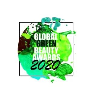 Grünes und türkisfarbenes Farbspritzdesign mit schwarzem Text, der „global green beauty awards 2020“ innerhalb eines dünnen weißen Rahmenquadrats liest.