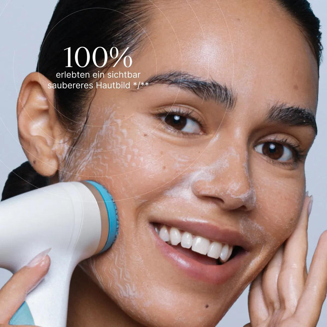 Gesichtsreinigung mit dem LumiSpa iO Gerät