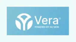 Markenlogo von Vera auf einem hellblauen rechteckigen Hintergrund.