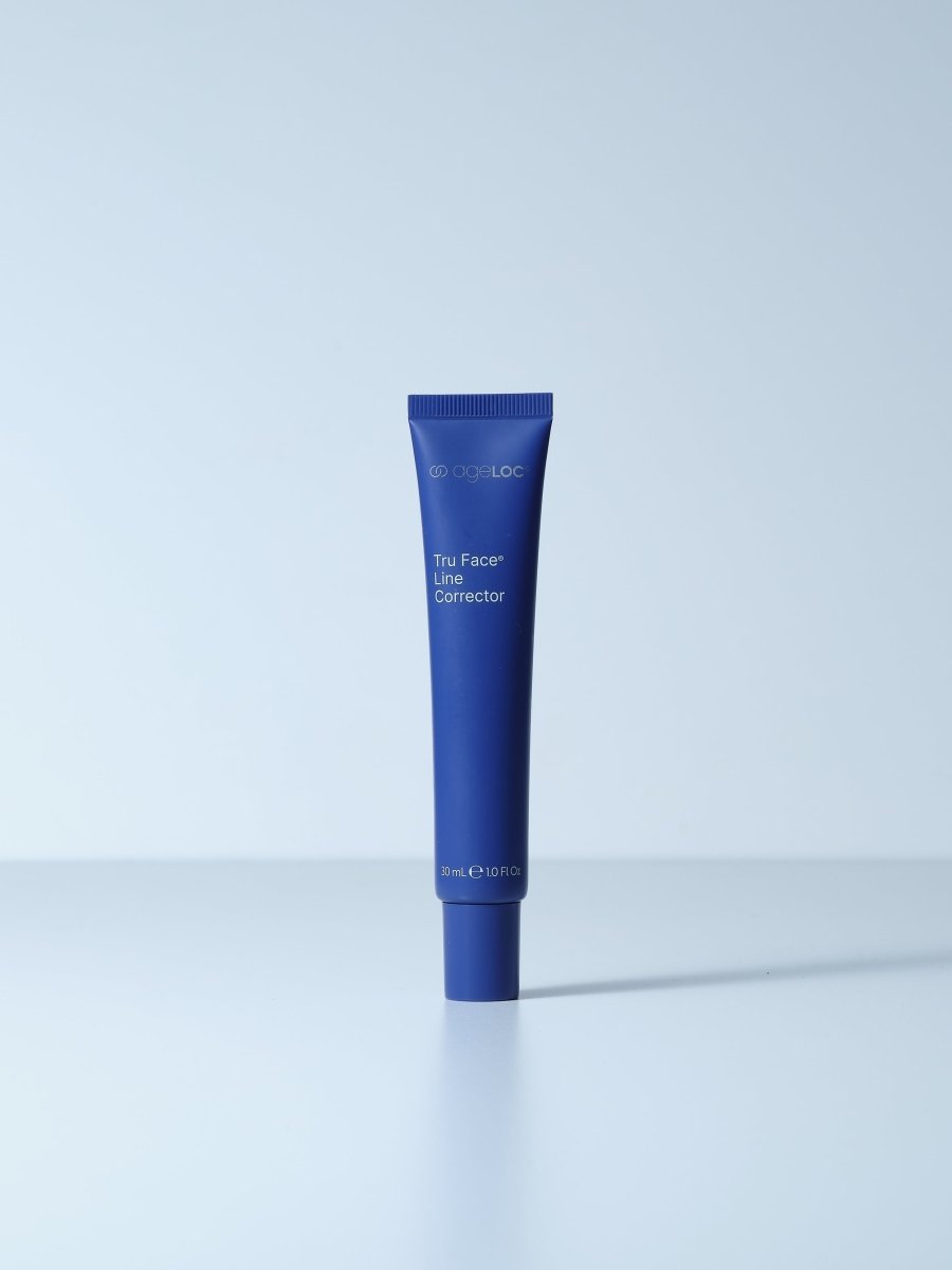 Ein schlauchförmiger, tiefblauer tru face line corrector von rosacea zur gesichtslinienkorrektur